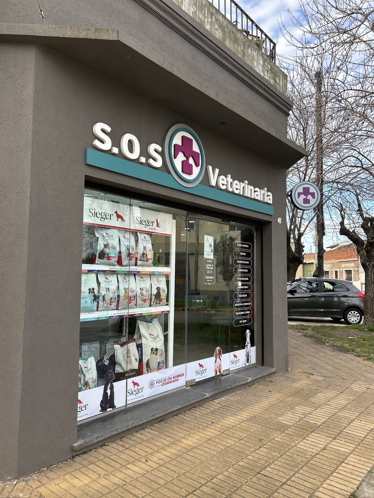 Fachada de S.O.S Veterinaria en Temperley